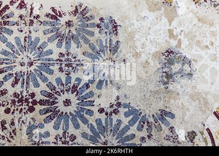 Stofftaschentauchung grobe hessische Textur mit ethnischen Motiven Stockfoto
