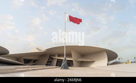 Doha, Katar - Oktober 10,2022 : das Nationalmuseum von Katar ist ein Nationalmuseum in Doha, Katar. Das heutige Gebäude wurde am 28. März der Öffentlichkeit zugänglich gemacht Stockfoto