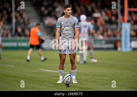 Barnett, Großbritannien. 15. Oktober 2022. Premiership Rugby. Saracens V Bath Rugby. StoneX Stadium. Barnett. Orlando Bailey (Bath) bereitet sich auf den Kick während des Rugby-Spiels von Saracens V Bath, Gallagher Premiership, vor. Kredit: Sport In Bildern/Alamy Live Nachrichten Stockfoto