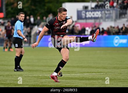 Barnett, Großbritannien. 15. Oktober 2022. Premiership Rugby. Saracens V Bath Rugby. StoneX Stadium. Barnett. Owen Farrell (Saracens, Kapitän) tritt während des Rugby-Spiels von Saracens V Bath, Gallagher Premiership, an. Kredit: Sport In Bildern/Alamy Live Nachrichten Stockfoto