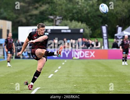 Barnett, Großbritannien. 15. Oktober 2022. Premiership Rugby. Saracens V Bath Rugby. StoneX Stadium. Barnett. Owen Farrell (Saracens, Kapitän) tritt während des Rugby-Spiels von Saracens V Bath, Gallagher Premiership, an. Kredit: Sport In Bildern/Alamy Live Nachrichten Stockfoto