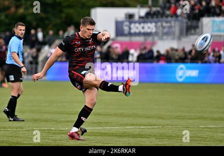 Barnett, Großbritannien. 15. Oktober 2022. Premiership Rugby. Saracens V Bath Rugby. StoneX Stadium. Barnett. Owen Farrell (Saracens, Kapitän) tritt während des Rugby-Spiels von Saracens V Bath, Gallagher Premiership, an. Kredit: Sport In Bildern/Alamy Live Nachrichten Stockfoto