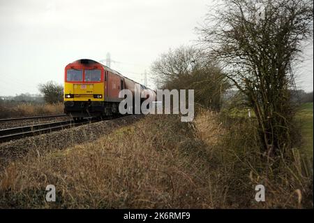 '60019' 'Port of Grimsby & Immingham' in Richtung Osten in der Nähe von Portskewett mit einem Robeston-Westerleigh-Zug. Stockfoto