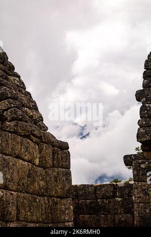 Machu Picchu, das peruanische Weltwunder. Dieses Foto bietet eine andere Perspektive der alten Zivilisation, die kürzlich entdeckt wurde Stockfoto