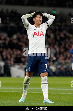 Son Heung-min von Tottenham Hotspur zeigt seine Dejektion, nachdem er während des Spiels der Premier League im Tottenham Hotspur Stadium, London, eine Gelegenheit verpasst hatte. Bilddatum: Samstag, 15. Oktober 2022. Stockfoto