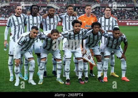 Turin, Italien. 15. Oktober 2022. Juventus-Spieler posieren für ein Teamfoto während des Fußballspiels der Serie A zwischen dem Turin und dem Juventus FC im Olimpico Grande Torino-Stadion in Turin (Italien), 15.. Oktober 2022. Foto Federico Tardito/Insidefoto Kredit: Insidefoto di andrea staccioli/Alamy Live News Stockfoto