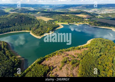 Luftaufnahme, Hennesee, Niederwasser, Berghausen, Meschede, Sauerland, Nordrhein-Westfalen, Deutschland, DE, Europa, Henna Lady, Luftfotografie, Reservation Stockfoto