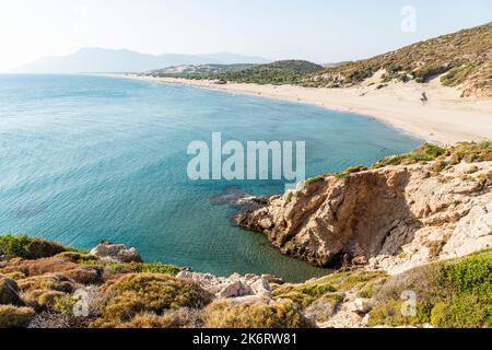 Mittelmeerküste rund um den Patara-Strand in der türkischen Provinz Antalya. Der herrliche, 18 km lange Sandstrand ist von großen Sanddünen umgeben. Stockfoto