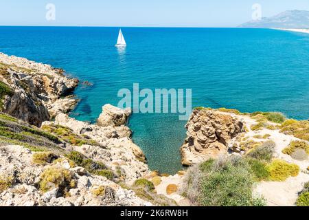 Mittelmeerküste in der Nähe von Patara Strand in der Provinz Antalya der Türkei. Stockfoto