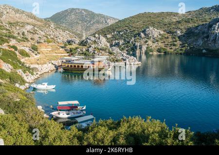 Bozburun, Mugla, Türkei – 7. November 2021. Eine Bucht an der Mittelmeerküste im Dorf Bozburun in der Nähe von Marmaris Resort Stadt in der Provinz Mugla o Stockfoto