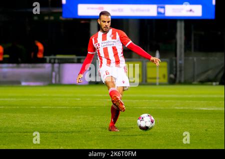 Lyngby, Dänemark. 14., Oktober 2022. Pedro Ferreira (6) von Aalborg Boldklub wurde während des Superliga-Matches 3F zwischen Lyngby Boldklub und Aalborg Boldklub im Lyngby Stadion in Lyngby gesehen. (Foto: Gonzales Photo - Tobias Jorgensen). Stockfoto