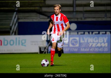 Lyngby, Dänemark. 14., Oktober 2022. Iver Fossum (8) von Aalborg Boldklub wurde während des dänischen Superliga-Spiels 3F zwischen Lyngby Boldklub und Aalborg Boldklub im Lyngby Stadion in Lyngby gesehen. (Foto: Gonzales Photo - Tobias Jorgensen). Stockfoto