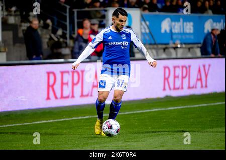 Lyngby, Dänemark. 14., Oktober 2022. Rezan Corlu (97) von Lyngby Boldklub wurde während des Superliga-Matches 3F zwischen Lyngby Boldklub und Aalborg Boldklub im Lyngby Stadion in Lyngby gesehen. (Foto: Gonzales Photo - Tobias Jorgensen). Stockfoto