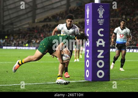 Der Australier Jeremiah Nanai punktet beim Rugby League World Cup-Spiel der Gruppe B im Headingley Stadium, Leeds, beim ersten Versuch seiner Mannschaft. Bilddatum: Samstag, 15. Oktober 2022. Stockfoto