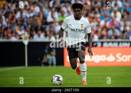 Valencia, Spanien, 15. Oktober 2022. Thierry Rendall Correia von Valencia CF Während des spanischen La Liga-Santander-Spiels zwischen dem FC Valencia und dem CF Elche im Mestalla-Stadion. Foto von Jose Miguel Fernandez /Alamy Live News ) Stockfoto