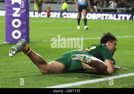 Der Australier Jeremiah Nanai punktet beim Rugby League World Cup-Spiel der Gruppe B im Headingley Stadium, Leeds, beim ersten Versuch seiner Mannschaft. Bilddatum: Samstag, 15. Oktober 2022. Stockfoto