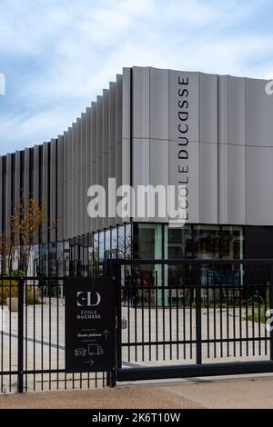 Außenansicht des Hauptcampus der Ecole Ducasse, einer weltbekannten französischen Schule, die sich auf das Kochen, Gebäck und das Training kulinarischer Künste spezialisiert hat Stockfoto