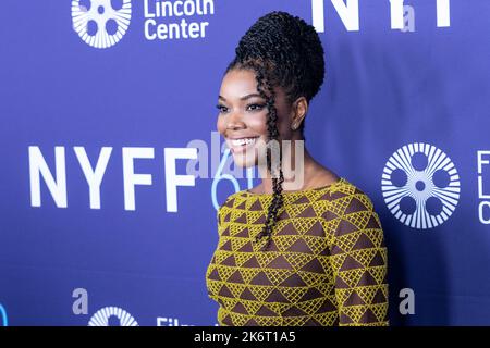 14. Oktober 2022, New York, New York, USA: Die Schauspielerin Gabrielle Union im Kleid von Prada nimmt an der Weltpremiere von ''The Inspection'' während des New York Film Festivals in der Alice Tully Hall Teil (Bild: © Lev Radin/Pacific Press via ZUMA Press Wire) Stockfoto