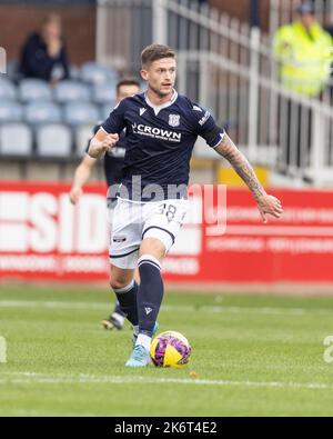 Dens Park, Dundee. 15. Oktober 2022. Scottish Championship Football, Dundee versus Ayr United; Joe Grayson von Dundee Credit: Action Plus Sports/Alamy Live News Stockfoto