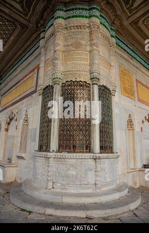 Der Brunnen von Sultan Ahmed III Blick im Topkapi Palast. Topkapi Palace ist eine populärer Touristenattraktion in der Türkei. Stockfoto