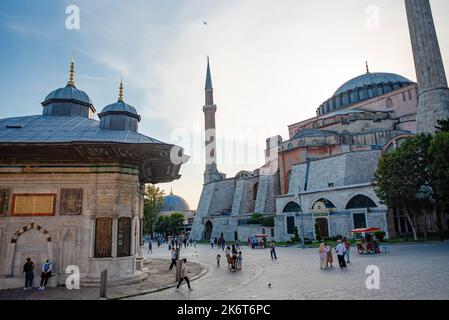 Der Brunnen von Sultan Ahmed III Blick im Topkapi Palast. Topkapi Palace ist eine populärer Touristenattraktion in der Türkei. Stockfoto