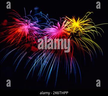 Feuerwerk am Nachthimmel, nächtliche Absorption, Feuerwerk am Nachthimmel, nächtliche Absorption Stockfoto