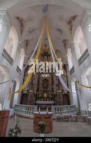 Rokoko-Hochaltar, 1761, in der Wallfahrtskirche Maria Limbach, erbaut 1751-1755, Limbach, Unterfranken, Bayern, Deutschland Stockfoto