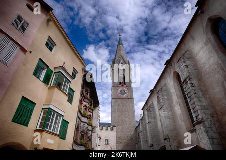 Weißer Turm, Pfarrkirche von St. Michael, Brixen, Südtirol, Trentino, Italien Stockfoto