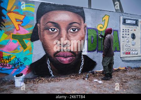 Deutschland, Berlin, 13. 12. 2020, Graffiti-Wand, Kopf, Porträt J Dilla, von Graffiti-Künstler EME Freethinker Stockfoto