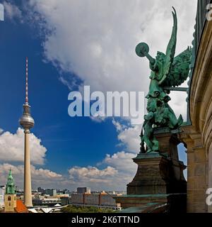 Der Fernsehturm von der Aussichtsplattform des Berliner Doms, Mitte, Berlin, Deutschland Stockfoto