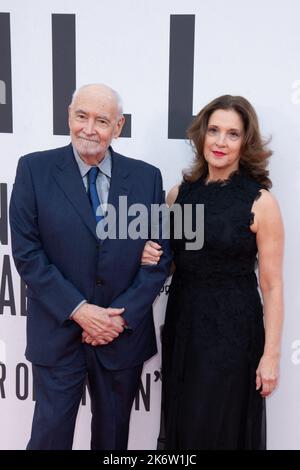 London, Großbritannien. 15. Oktober 2022. Michael G. Wilson und Barbara Broccoli bei der Till-Premiere im Rahmen des BFI London Film Festival 66. in Paris, Frankreich am 15. Oktober 2022. Foto von Aurore Marechal/ABACAPRESS.COM Quelle: Abaca Press/Alamy Live News Stockfoto