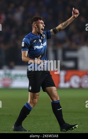 Bergamo, Italien. 15. Oktober 2022. Matteo Ruggeri von Atalanta BC feiert während Atalanta BC gegen US Sassuolo, italienische Fußballserie Ein Spiel in Bergamo, Italien, 15 2022. Oktober Quelle: Independent Photo Agency/Alamy Live News Stockfoto