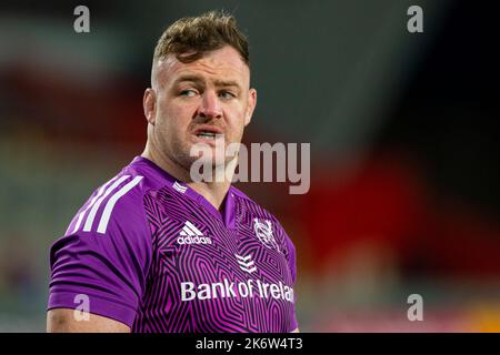 Limerick, Irland. 16. Oktober 2022. Edwin Edogbo aus Münster während des Spiels der United Rugby Championship Round 5 zwischen Munster Rugby und Vodacom Bulls am 15. Oktober 2022 im Thomond Park in Limerick, Irland (Foto von Andrew SURMA/ Credit: SIPA USA/Alamy Live News Stockfoto