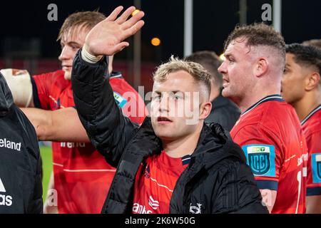 Limerick, Irland. 16. Oktober 2022. Craig Casey von Munster nach dem Spiel der United Rugby Championship Round 5 zwischen Munster Rugby und Vodacom Bulls im Thomond Park in Limerick, Irland am 15. Oktober 2022 (Foto von Andrew SURMA/ Quelle: SIPA USA/Alamy Live News Stockfoto