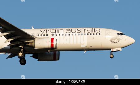 Boeing 737 von Virgin Australia Airlines, auf dem Weg zum Flughafen Perth, Westaustralien Stockfoto