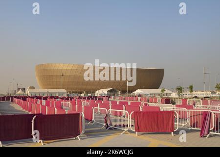 Ein Blick auf das Lusail Stadium, das Katars größtes Stadion und Austragungsort von Spielen während jeder Etappe der diesjährigen Weltmeisterschaft ist. Stockfoto