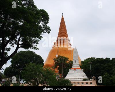Phra Prathomchedi bei Nakhon pathom. Der größte Pogoda in der Geschichte Thailands.Nakhon Pathom, Thailand, 8.. Mai 2022 Stockfoto