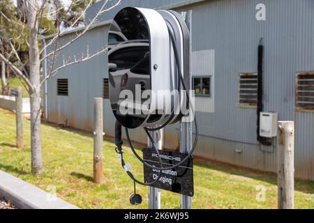 Porsche Elektrofahrzeug EV-Ladegerät bei Ross Hill Wines in Orange, NSW, Australien Stockfoto