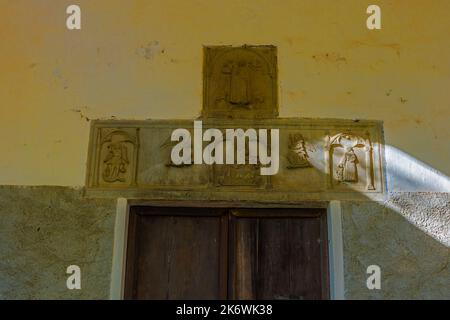 Oratorium Madonna della Neve außerhalb des Dorfes Villatalla. Villatalla liegt auf dem Gipfel des Val Prino in den ligurischen Alpen, Italien. Stockfoto