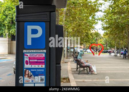 Manacor, Spanien; september 24 2022: Nahaufnahme des Parkplatzschildes in der mallorquinischen Stadt Manacor, Spanien Stockfoto