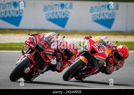 Phillip Island, Australien. 15. Oktober 2022. Qualifying Animoca Brands Australian Grand Prix of MotoGP auf Phillip Island Circuit. 15. Oktober 2022 in Bild: Bagnaia und Marquez Clasificacion del Gran Premio de MotoGP de Australia en el Circuito Internacional de Phillip Island. 15 de Octubre de 2022 POOL/ MotoGP.com/Cordon die Pressebilder sind nur für redaktionelle Zwecke bestimmt. Obligatorischer Kredit: © motogp.com Kredit: CORDON PRESS/Alamy Live News Stockfoto