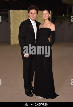 Los Angeles, USA. 15. Oktober 2022. Brooklyn Beckham und Nicola Peltz laufen auf dem roten Teppich bei der zweiten jährlichen Academy Museum Gala am 15. Oktober 2022 im Academy Museum of Motion Pictures in Los Angeles, CA. (Foto von Scott Kirkland/Sipa USA) Quelle: SIPA USA/Alamy Live News Stockfoto
