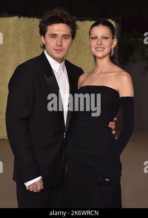 Los Angeles, USA. 15. Oktober 2022. Brooklyn Beckham und Nicola Peltz laufen auf dem roten Teppich bei der zweiten jährlichen Academy Museum Gala am 15. Oktober 2022 im Academy Museum of Motion Pictures in Los Angeles, CA. (Foto von Scott Kirkland/Sipa USA) Quelle: SIPA USA/Alamy Live News Stockfoto