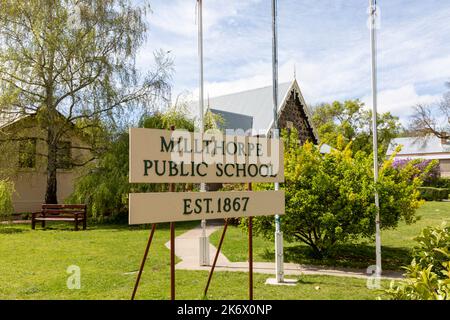 Millthorpe öffentliche Schule, Schule aus dem 19.. Jahrhundert, erbaut in diesem historischen Dorf im zentralen Westen von NSW, Australien Stockfoto