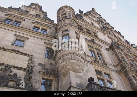 DRESDEN, DEUTSCHLAND - 27. APRIL 2012: Dies ist ein Fragment der Fassade Georgenbau. Stockfoto