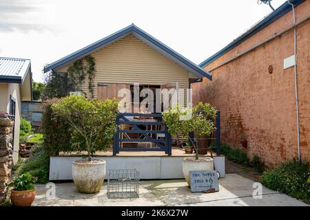 Millthorpe Dorfzentrum und lokale Homewares Antiquitätengeschäft, New South Wales, Australien Stockfoto