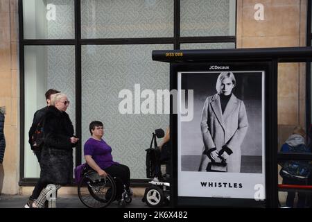 Patienten mit Zugangsvoraussetzungen stehen Schlange, um den Sarg von Königin Elizabeth II. In der Westminster Hall zu sehen, 17.. September 2022. Stockfoto