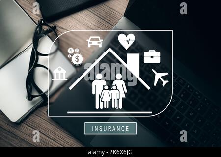 VR-Symbole, die den Versicherungsschutz veranschaulichen. Familie, Leben, Reisen, Gesundheit, Bank, Haus und Auto. Wellness und Sicherheit. Gesundheitswesen. Stockfoto