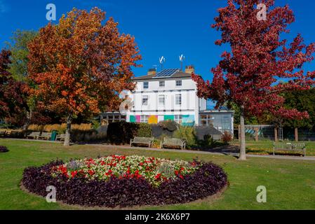 Chalkwell Hall in Chalkwell Park, Westcliff on Sea, Southend on Sea, Essex, Großbritannien. Georgianisches Gebäude, das von Metal Southend als Kunst- und Kulturzentrum genutzt wird Stockfoto