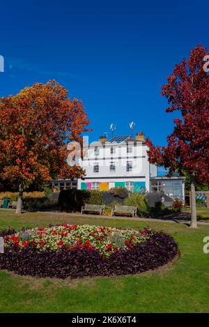 Chalkwell Hall in Chalkwell Park, Westcliff on Sea, Southend on Sea, Essex, Großbritannien. Georgianisches Gebäude, das von Metal Southend als Kunst- und Kulturzentrum genutzt wird Stockfoto